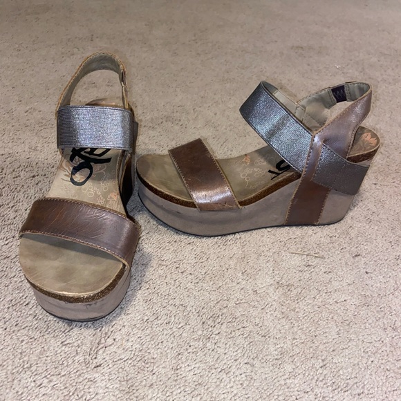 Size 9 OTBT bushnell wedges - Picture 1 of 6